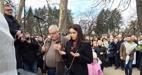 DEVET GODINA BORBE ZA ISTINOM I PRAVDOM: Stotine građana se okupilo u znak sjećanja na Dženana Memića (VIDEO)