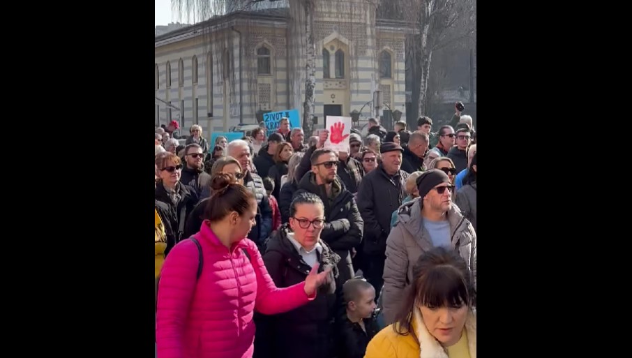 TRAŽE ŽIVOT DOSTOJAN ČOVJEKA: Zbog poskupljenja mnogobrojni građani Zenice izašli na ulice (VIDEO)