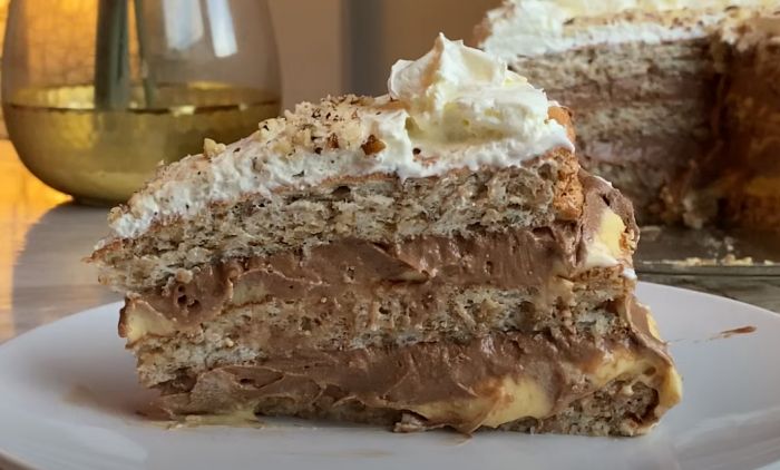 OMILJENA TORTA JOSIPA BROZA TITA: Starinska poslastica koju su pravile naše bake (VIDEO)