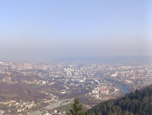 ВАЗДУХ ПОСЕБНО ОПАСАН ЗА ОСЈЕТЉИВЕ ГРУПЕ: Бањалука међу најзагађенијим градовима у БиХ