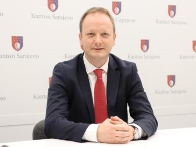 SMJENA NA ČEKANJU: Ministar tri mjeseca u pritvoru, a uredno prima platu