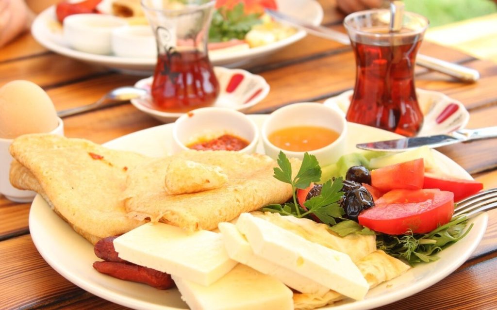 „SIROTINJSKO JELO“ KOJE ČISTI CRIJEVA: Naše bake su ga sa razlogom spremale decenijama, idealno je za doručak