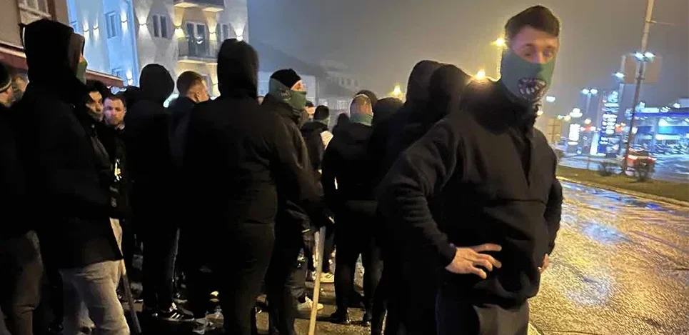 UVERTIRA PRED MEČ: Spriječen sukob navijača Olimpije i Borca, oduzete drvene palice