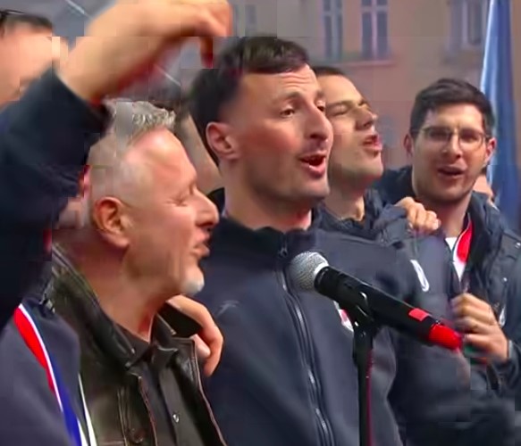 NOVI SKANDAL TRESE ZAGREB: Hrvatski rukometaši dočekani uz Tompsona (VIDEO)