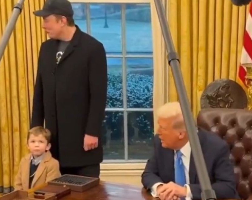 UKRAO ŠOU PREDSJEDNIKU AMERIKE: Pogledajte kako izgleda sin Ilona Maska (VIDEO)