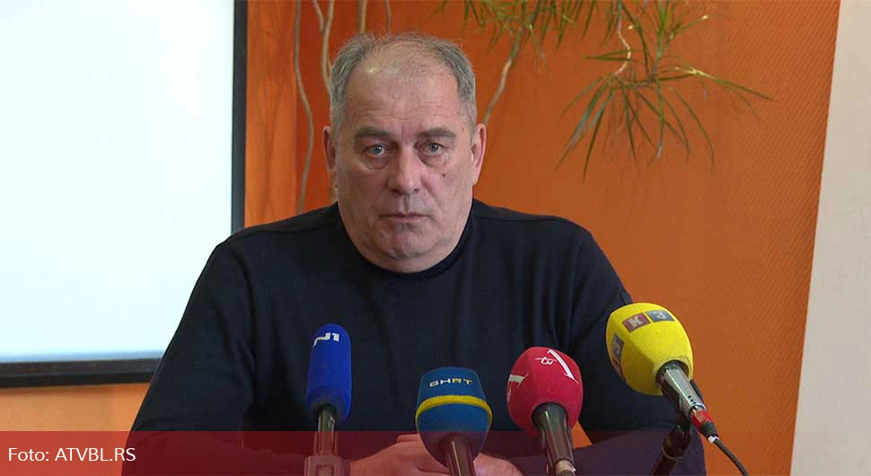 DRAGAN MEKTIĆ PRETUČEN ISPRED ZGRADE: Nosili su fantomke, odmah su me počeli udarati u glavu