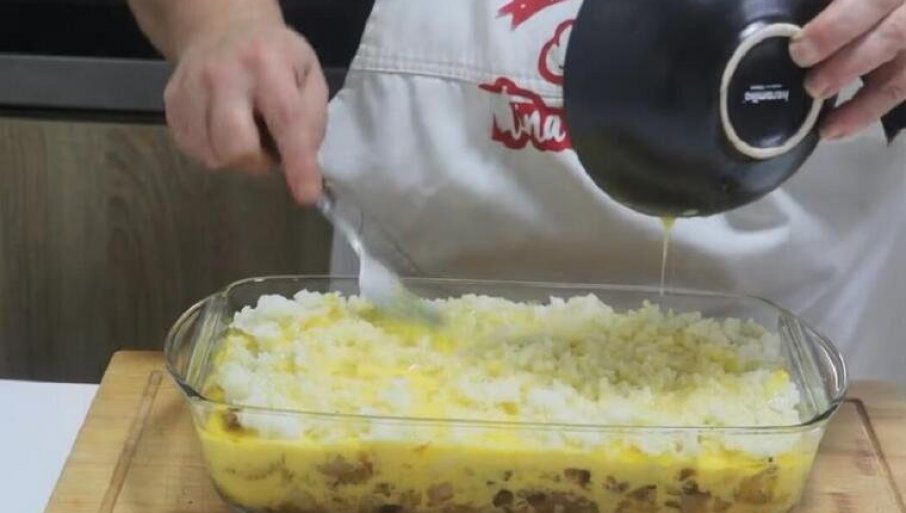 BRZO I JEDNOSTAVNO: Recept za musaku sa pirinčem i slaninom (VIDEO)