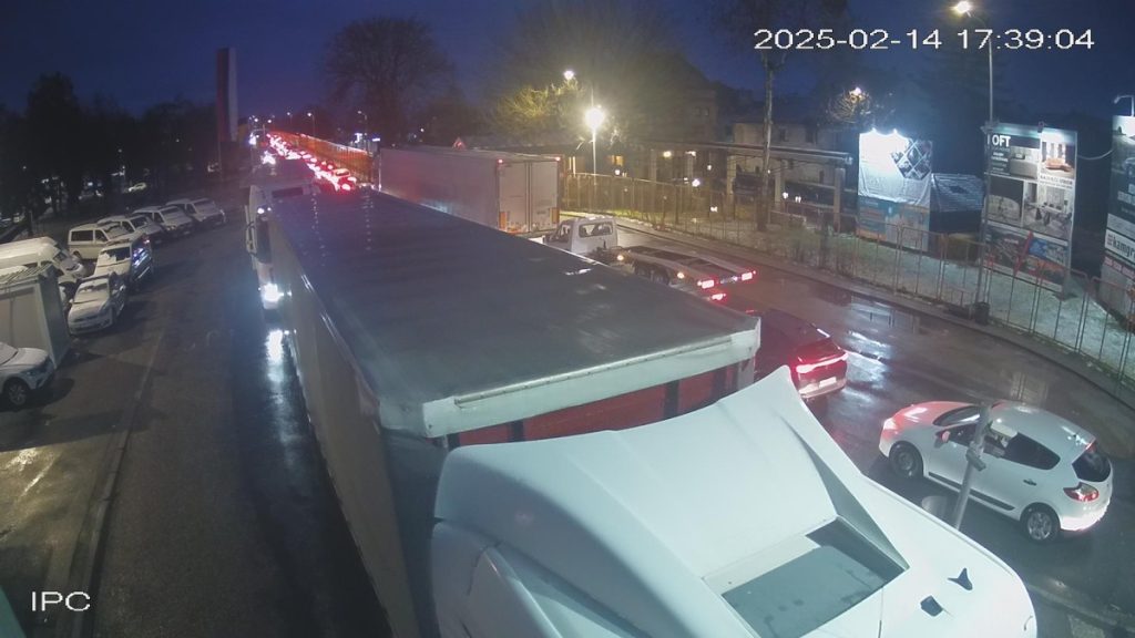 BUDITE STRPLJIVI! Velike gužve na ovim graničnim prelazima u BiH