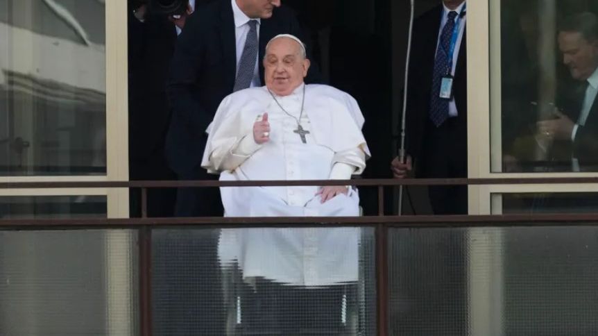 SAOPŠTENO IZ VATIKANA: Preminuo papa Franja