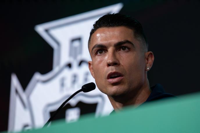„GLEDAJ ME U OČI KAD ODGOVARAM“ Ronaldo poludio na konferenciji za medij