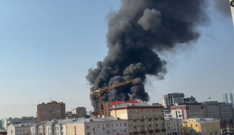 ГОРИ ЛУКСУЗНИ СТАМБЕНИ ОБЈЕКАТ: Велики пожар у Москви (ВИДЕО)