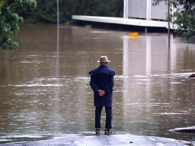 DRAMATIČNE FOTOGAFIJE:  Zbog obilne kiše dijelovi Gline pod vodom, istražuje se uzrok poplave  (FOTO)