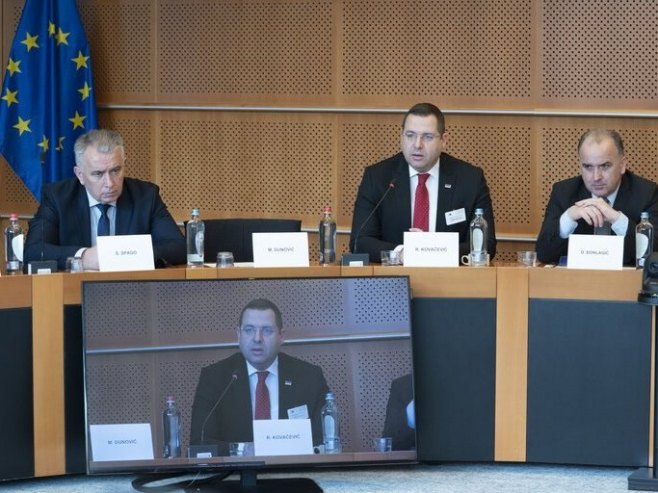 „POTEZI SRPSKE SU U SKLADU SA DEJTONOM“ Kovačević u EP: Jedini krivac za političku krizu u BiH Šmit – izvršio flagrantan napad na ustavni poredak