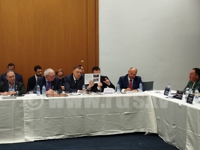 „ŠMIT POKUŠAO DA SPRIJEČI MOJ DOLAZAK“ Obraćanje Dodika u Izraleu na konferenciji: Srpska 7. oktobra pružila podršku, iz Sarajeva palestinske zastave na ulicama (VIDEO)