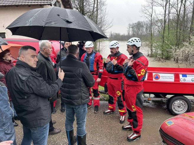 VIŠKOVIĆ OBIŠAO KRITIČNA PODRUČJA U PRIJEDORU: Vlada Srpkse će pomoći opštinama i gradovima koji su pogođeni poplavama