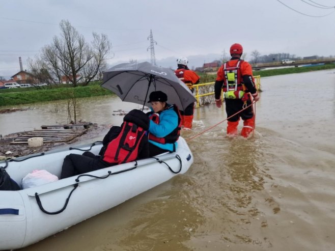 U PRIJEDORU JOŠ KRITIČNO: Evakuisano 12 mještana