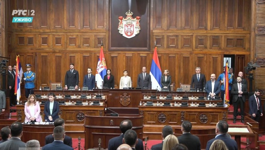 DRAMA U SKUPŠTINI SRBIJE: Opozicija divlja, lupaju, zvižde, viču (VIDEO)