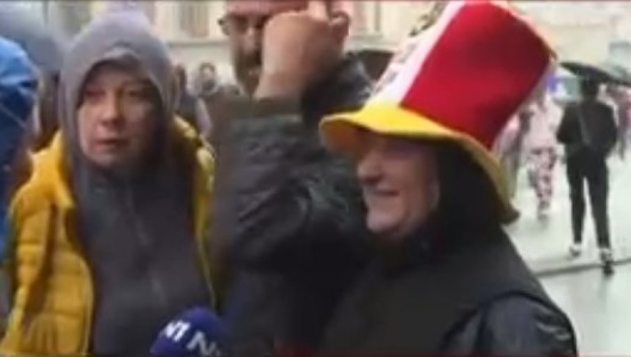 ДРАМАТИЧНА ПОРУКА СА ПРОТЕСТА: „Ако се вечерас извуку треба да се убијемо“ (ВИДЕО)