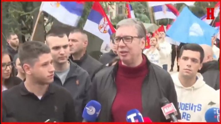 VUČIĆ U PIONIRSKOM PARKU: Predsjednik Srbije obišao studente koji žele da uče, evo šta im je poručio (FOTO)