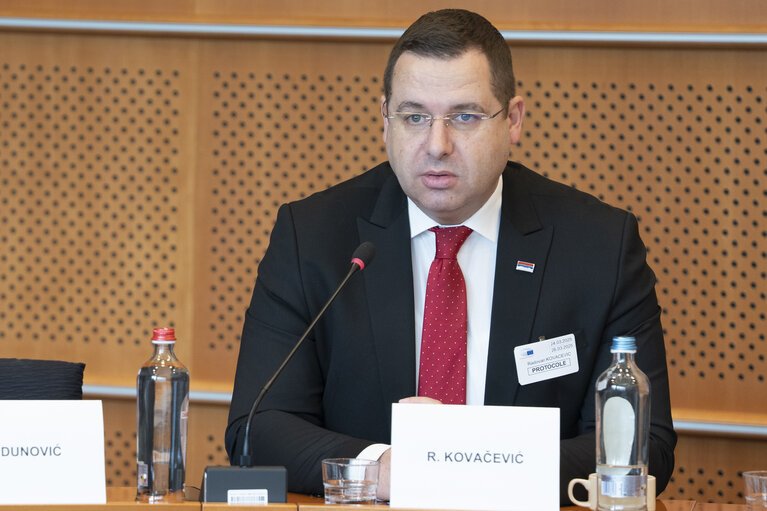 НАПАД НА СРПСКУ ЈЕ НЕПРИХВАТЉИВ: Ковачевић пренио важне поруке у Европском парламенту (ФОТО)