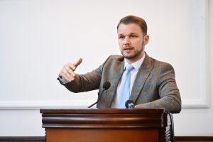 NAMJERAVAJU DA POVEĆAJU CIJENE STRUJE ZA 20 ODSTO: Stanivuković najavljuje protest