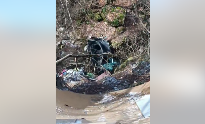 АУТОМОБИЛ СЛЕТИО У ПРОВАЛИЈУ, ЈЕДНА ОСОБА ПОГИНУЛА: Тешка саобраћајна несрећа код Бугојна (ВИДЕО)