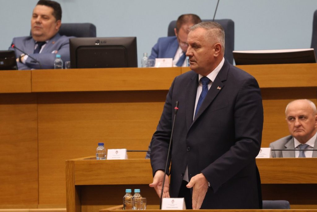 „GOSPODO, NEMOJTE PROPUSTITI ISTORIJSKI MOMENAT“ Višković – Novi ustav biće u saglasnosti sa Dejtonom
