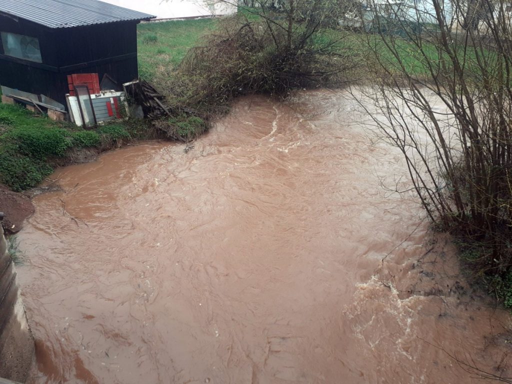 VODOSTAJ TILAVE RASTE: Službe Istočne Ilidže i Istočnog Novog Sarajeva u pripravnosti (FOTO)