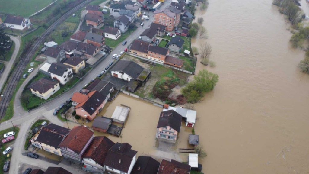 STANOVNICI NOVOG GRADA MOGU DA ODAHNU: Vodostaji Une i Sane u opadanju