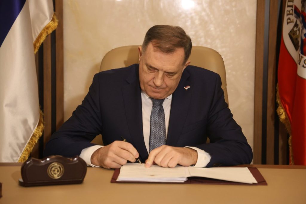 ЗАБРАЊЕНО ДЈЕЛОВАЊЕ СУДА И ТУЖИЛАШТВА БиХ У СРПСКОЈ: Додик потписао указ (ВИДЕО)