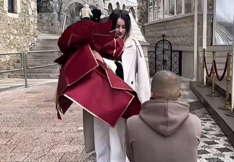 PROSIDBA U MANASTIRU OSTROG: Momak u zadužbini Vasiliju Ostroškom pitao djevojku da se uda za njega (VIDEO)