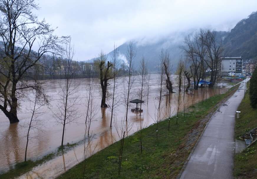 ZVORNIČANI STRAHUJU: Padavine pokrenule klizišta, ugrožene kuće