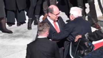 ШМИТ ГА ДОЧЕКАО СА ЗАГРЉАЈЕМ: Шварц-Шилинг поново у БиХ (ВИДЕО)