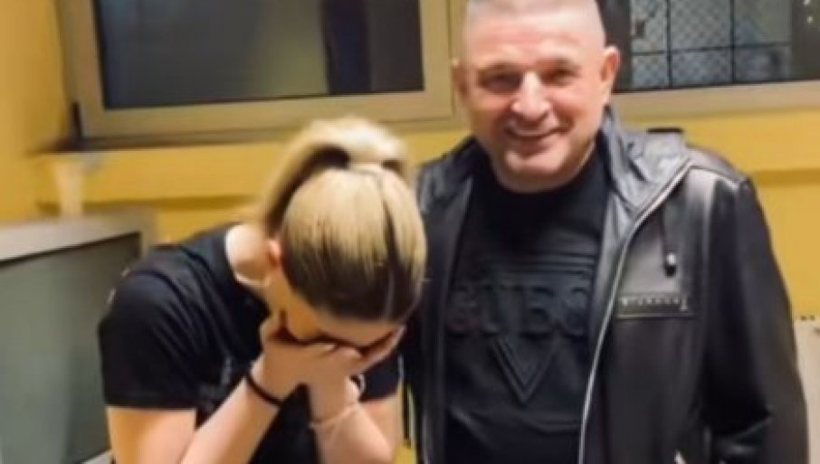 OSTVARIO JOJ SE SAN: Baja Mali Knindža izmamio suze radosnice na lice mlade Jovane (VIDEO)