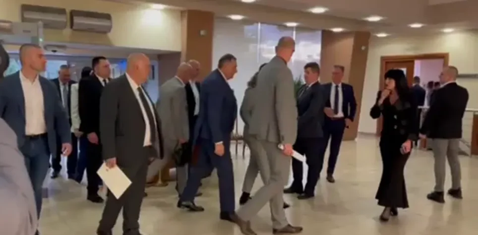 DODIK STIGAO U NARODNU SKUPŠTINU: Nastavljena posebna sjednica o Nacrtu novog Ustava