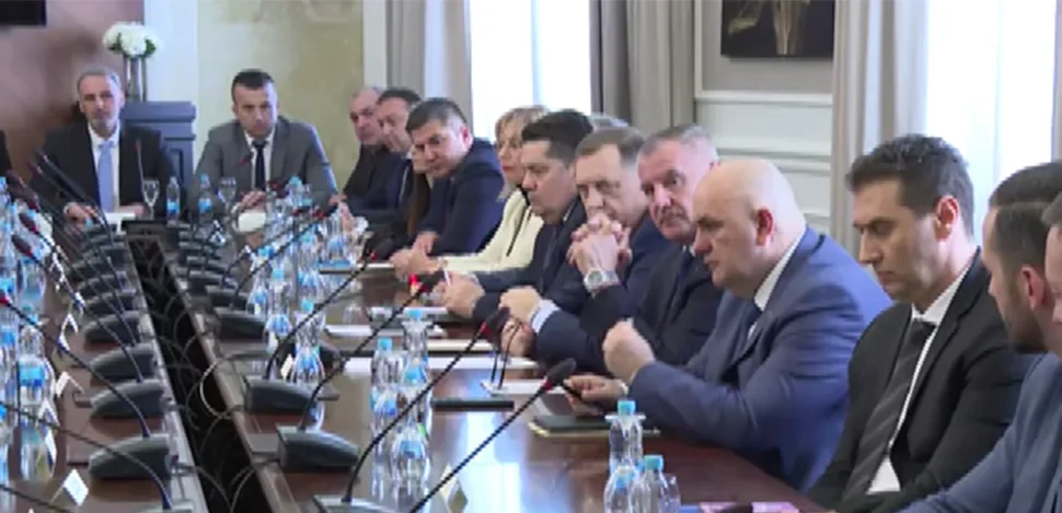 POZVAO IH DA ODLUČE GDJE ĆE RADITI: Počeo sastanak Dodika sa srpskim predstavnicima u zajedničkim institucijama