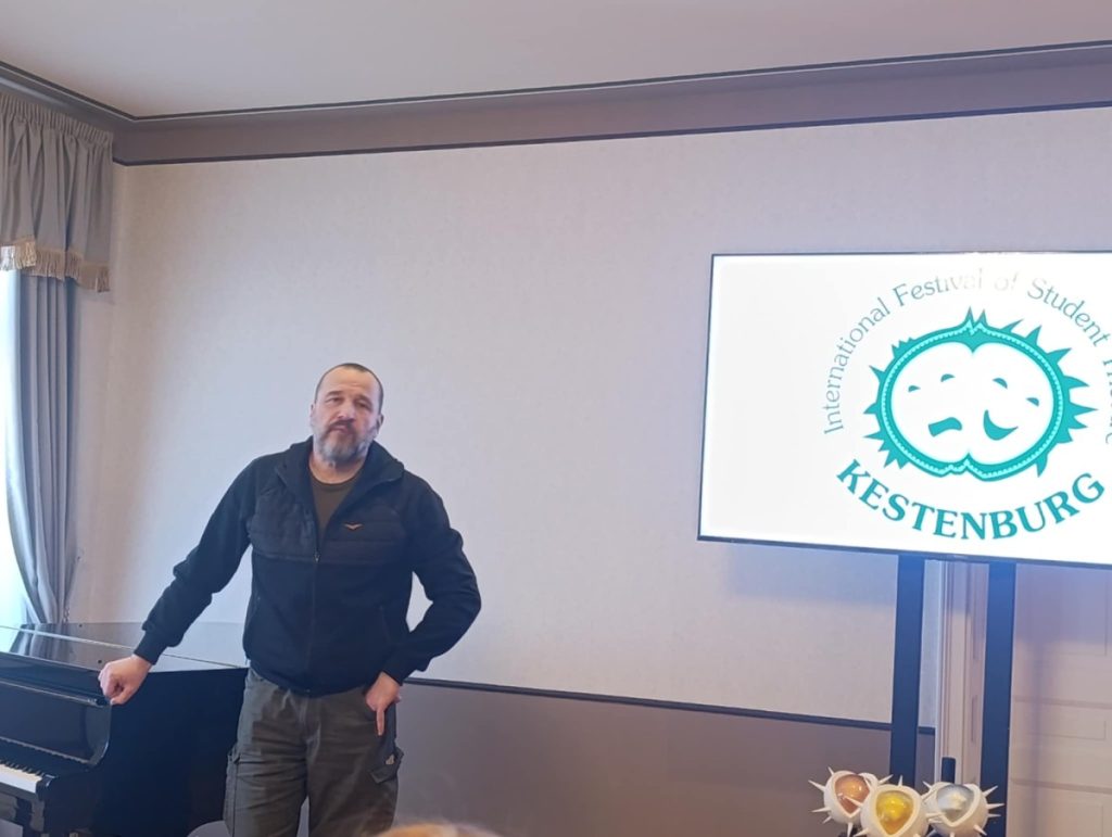 POZORIŠNA OLIMPIJADA SA UČESNICIMA IZ SVIH DIJELOVA SVIJETA: Otvoreno šesto izdanje festivala „Kestenburg“ u Kući Milanovića (FOTO/VIDEO)