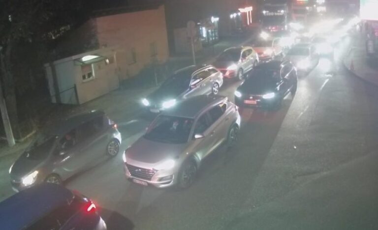 DOLAZI DIJASPORA: Kolone na nekoliko graničnih prelaza u BiH