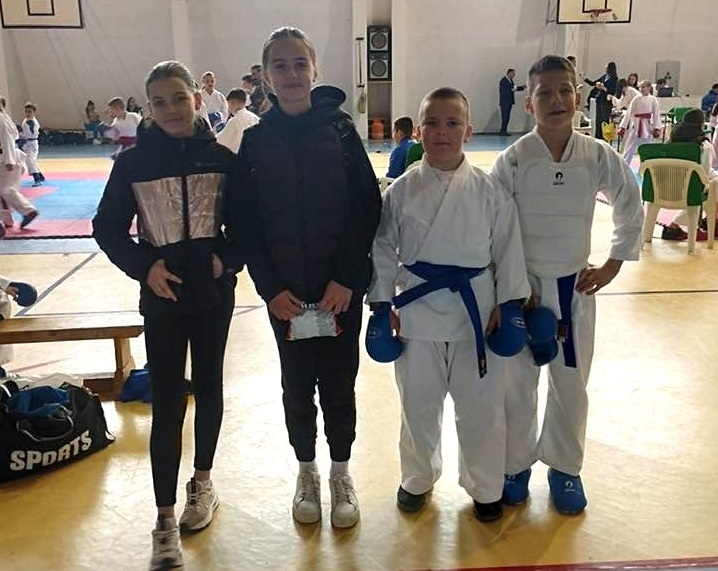 MLADI KARATISTI „GLASINCA“ NA VRHU: Osvijili četiri medalje u Bileći