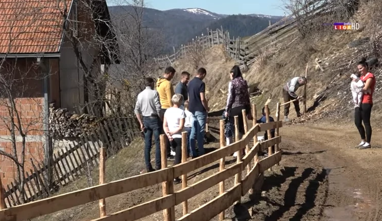 RADONJIĆI IMAJU 11 DJECE: Odlučili da ostanu na selu, a svaki dan ispunjen je zajedništvom