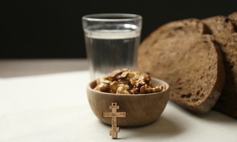 POČINJE 4. NEDJELJA VASKRŠNJEG POSTA: Ovo su običaji za vrijeme Sredoposne nedjelje