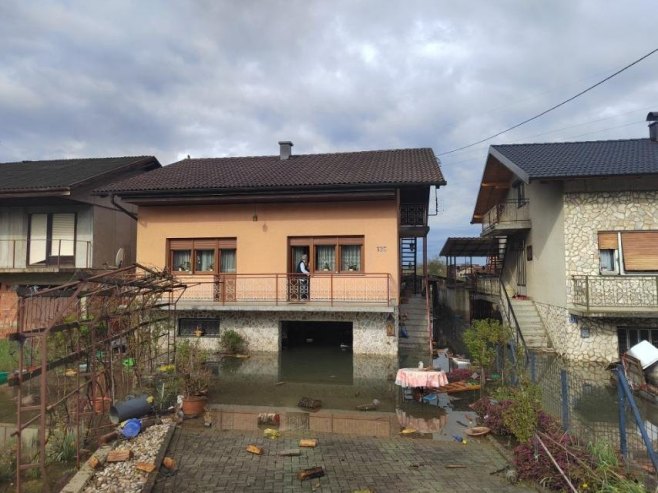 POPLAVE U PRIJEDORU NAČINILE ŠTETU: Domaćinstva u Gomjenici još uvijek pod vodom (FOTO)