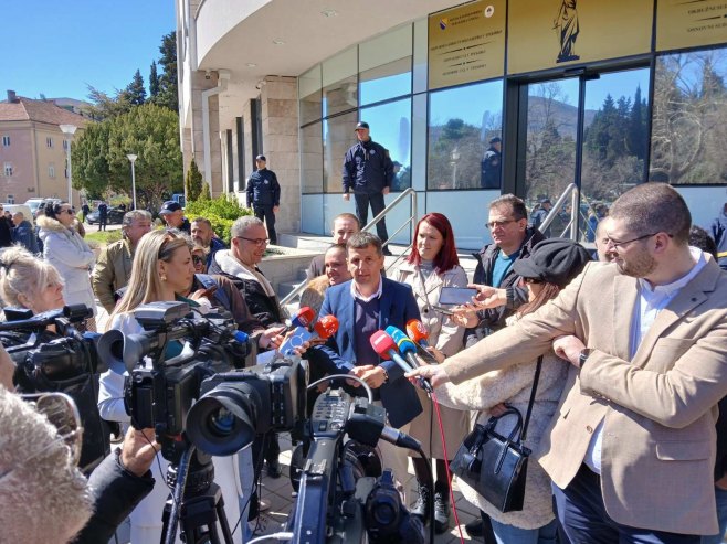 ODRŽAN PROTEST U TREBINJU: Vukanović se obratio građanima (VIDEO)
