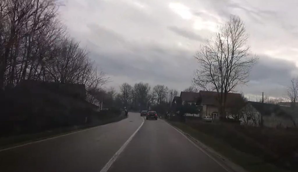 KLIZAVI KOLOVOZI, ODRONI PRIJETE: Stanje na putevima u Republici Srpskoj