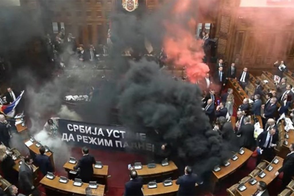 HITNO PREVEZENA U BOLNICU: Ljekari se bore za život nerođene bebe poslanice u Skupštini Srbije