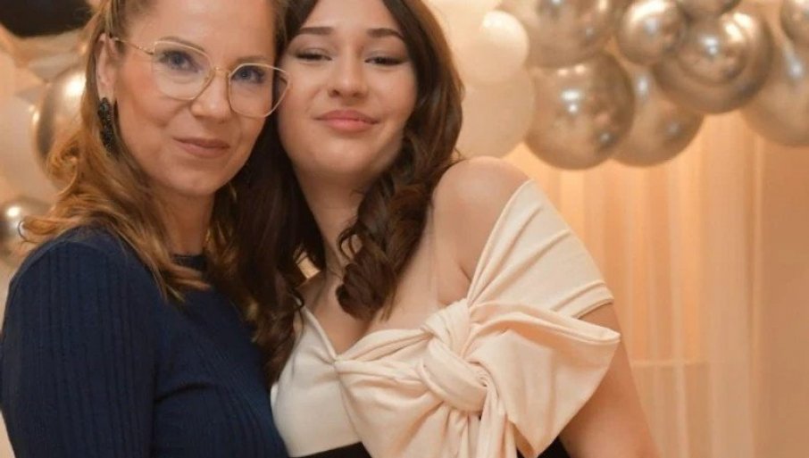 НЕЗАПАМЋЕНА ТРАГЕДИЈА: Мужа Санеле, која је изгорјела са насљедницом у аутомобилу, не могу да одвоје од гроба