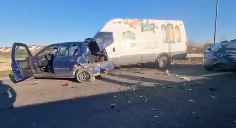 ОГЛАСИЛИ СЕ ИЗ АМС СРПСКЕ НАКОН УДЕСА: У саобраћај пуштена једна коловозна трака након удеса у Залужаним