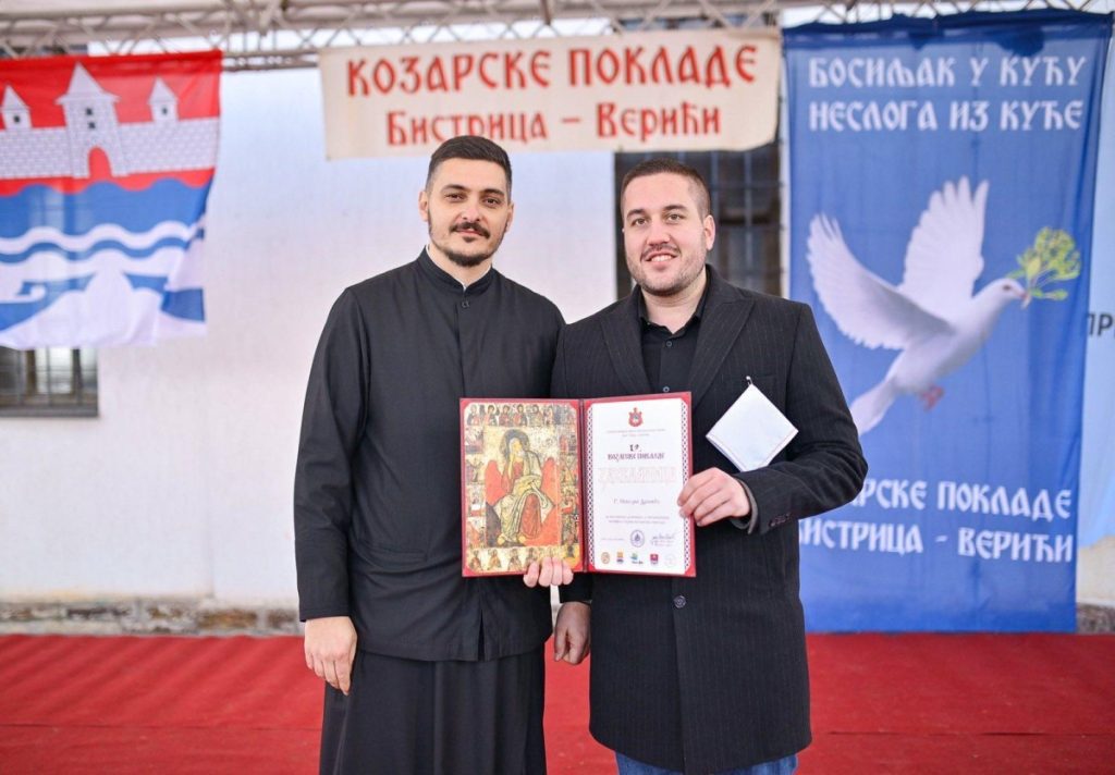DRINIĆ DOBIO ZAHVALNICU ZA ORGANIZACIJU KOZARSKIH POKLADA: „Selo živi kada čuvamo srpske običaje“ (FOTO)