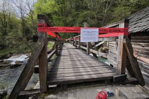 ОПРЕЗ, ГРАЂАНИ: Мост у Курпи на Врбасу није у употреби због безбједности