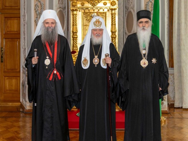 PATRIJARH KIRIL ODLIKOVAO SRPSKOG PATRIJARHA PORFIRIJA: Priznanje za doprinos jačanju odnosa između Ruske i Srpske pravoslavne crkve